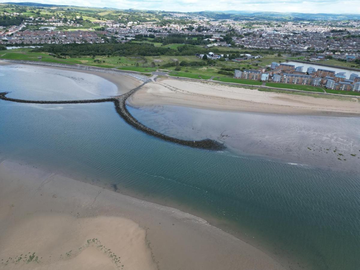Villa Coastal Retreat In Carmarthenshire Llanelli Exterior foto